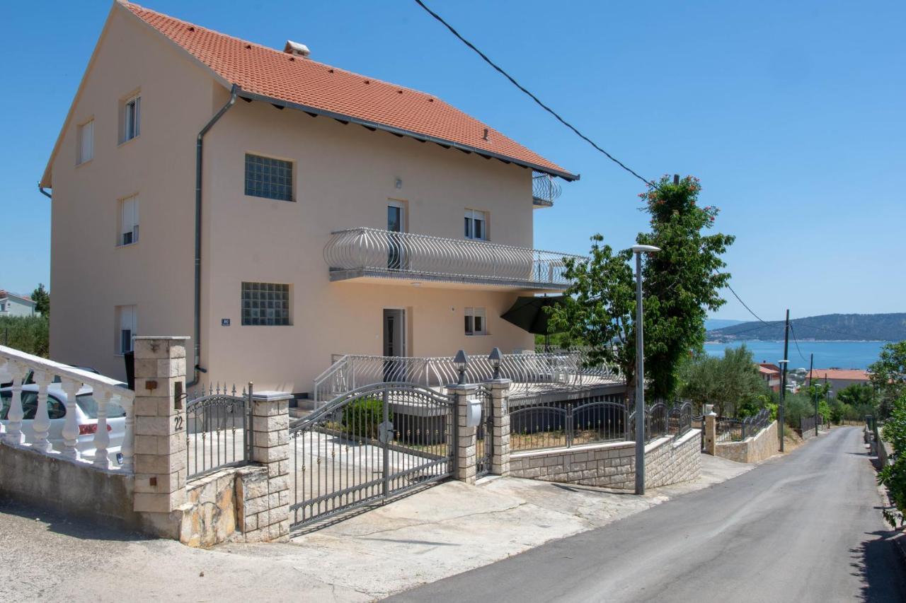 Apartmani Sandra Kaštela Exterior foto