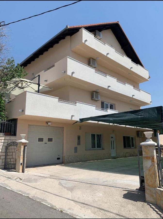 Apartmani Sandra Kaštela Exterior foto